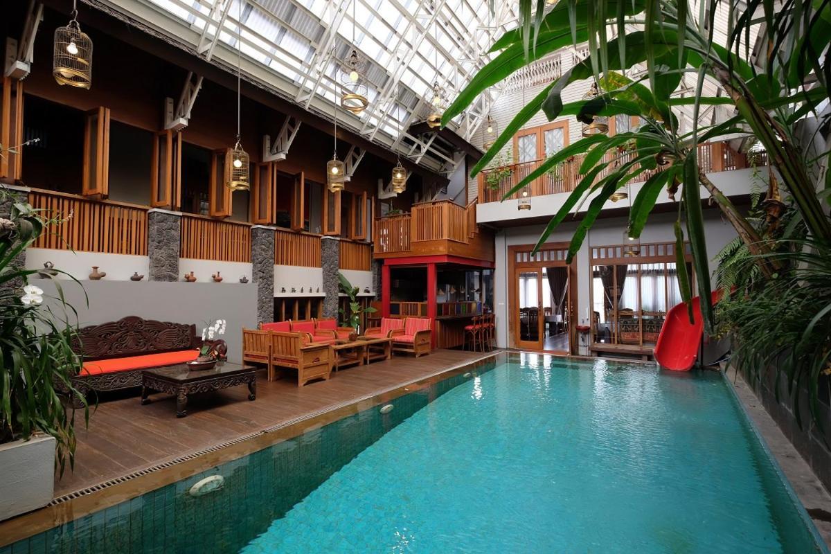 Rumah Stroberi Organic Farm & Family Lodge Лембанг Экстерьер фото