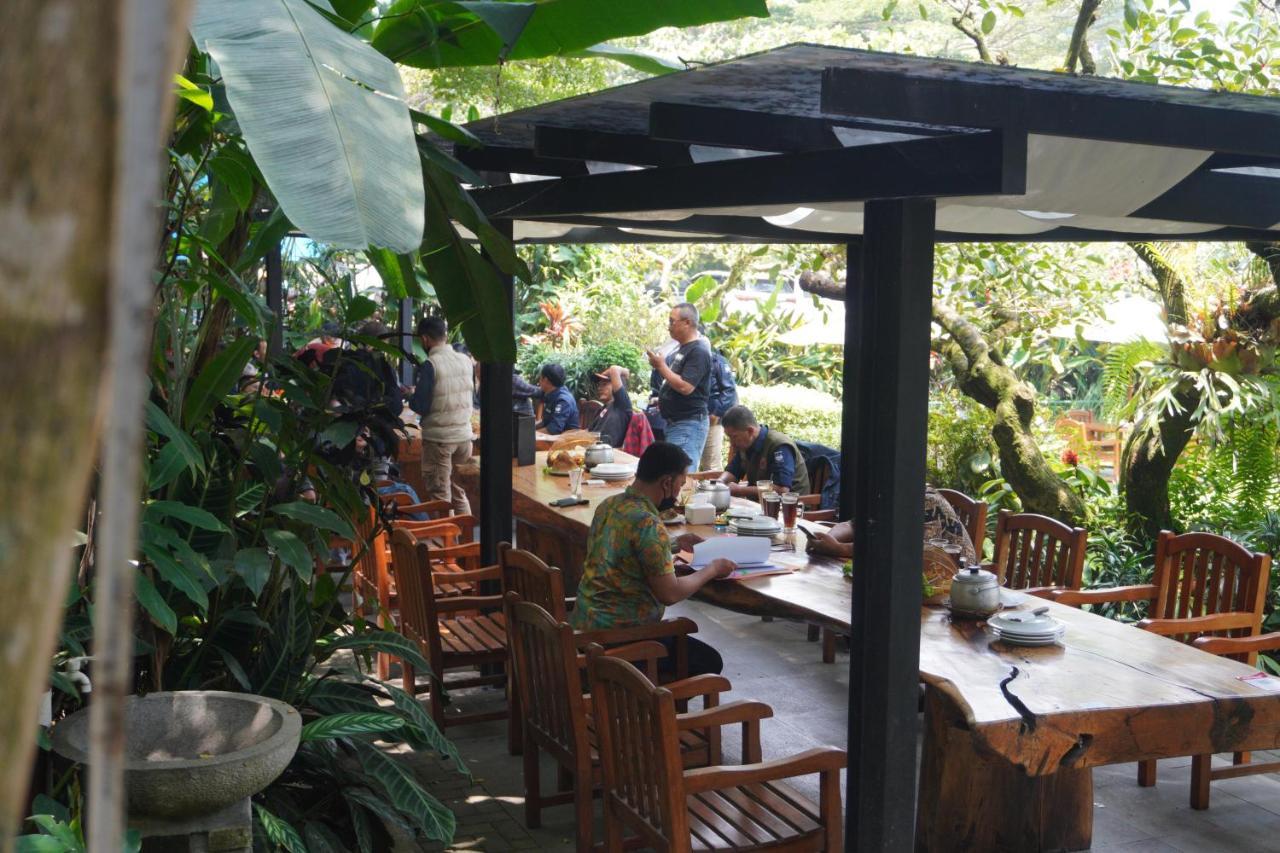 Rumah Stroberi Organic Farm & Family Lodge Лембанг Экстерьер фото