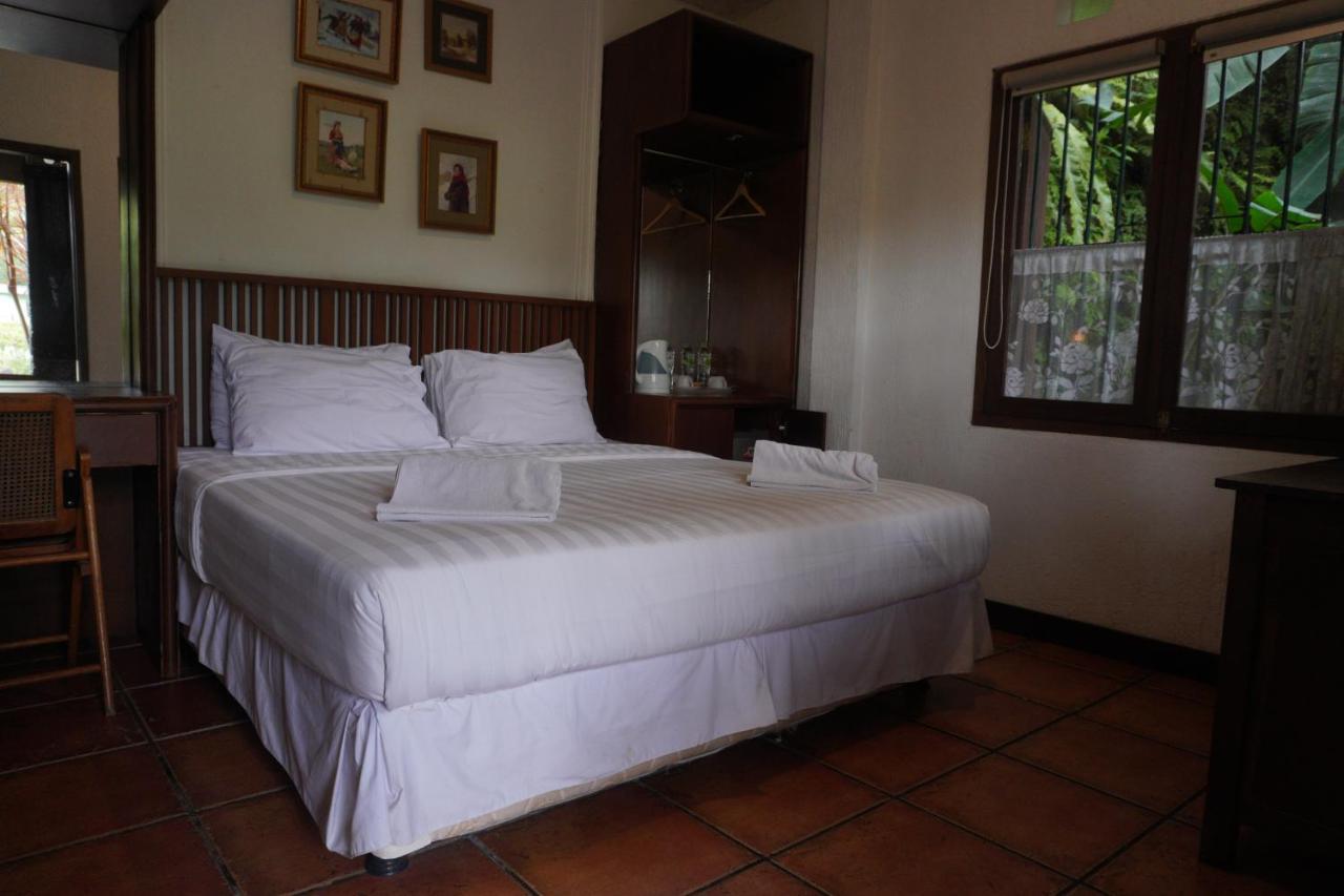 Rumah Stroberi Organic Farm & Family Lodge Лембанг Экстерьер фото