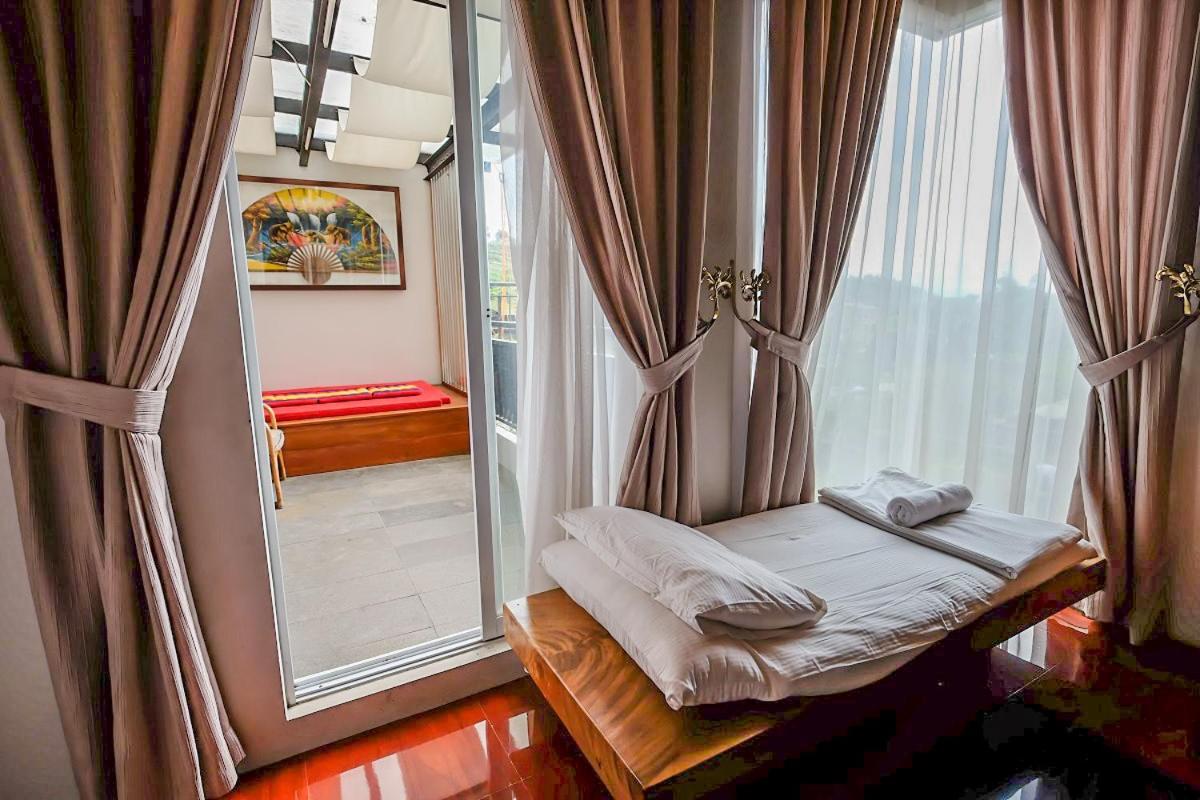 Rumah Stroberi Organic Farm & Family Lodge Лембанг Экстерьер фото