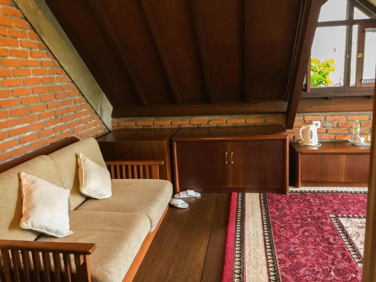 Rumah Stroberi Organic Farm & Family Lodge Лембанг Экстерьер фото