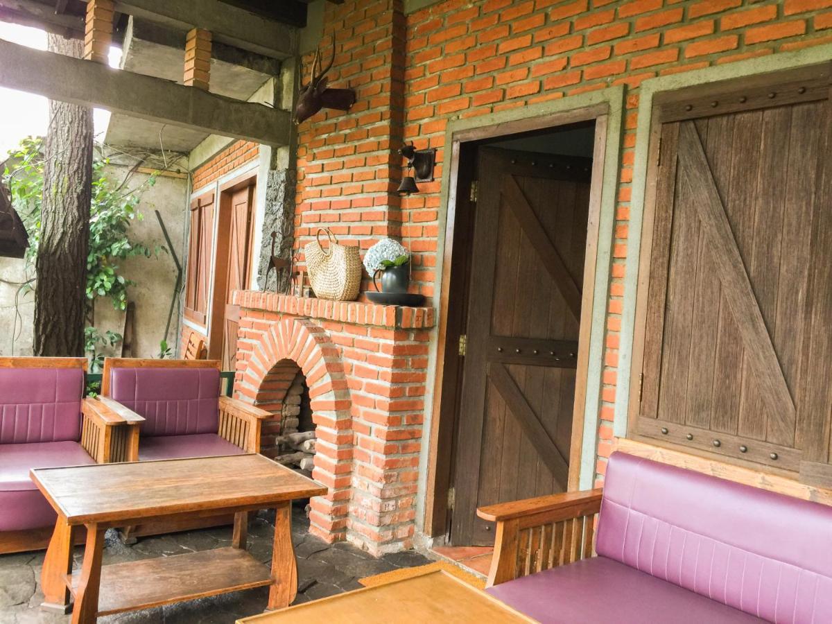 Rumah Stroberi Organic Farm & Family Lodge Лембанг Экстерьер фото