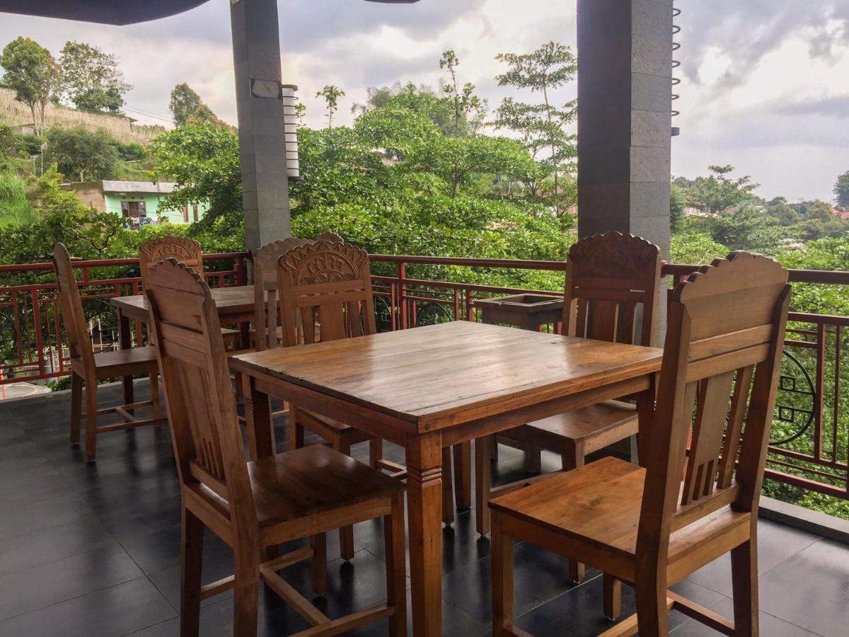 Rumah Stroberi Organic Farm & Family Lodge Лембанг Экстерьер фото