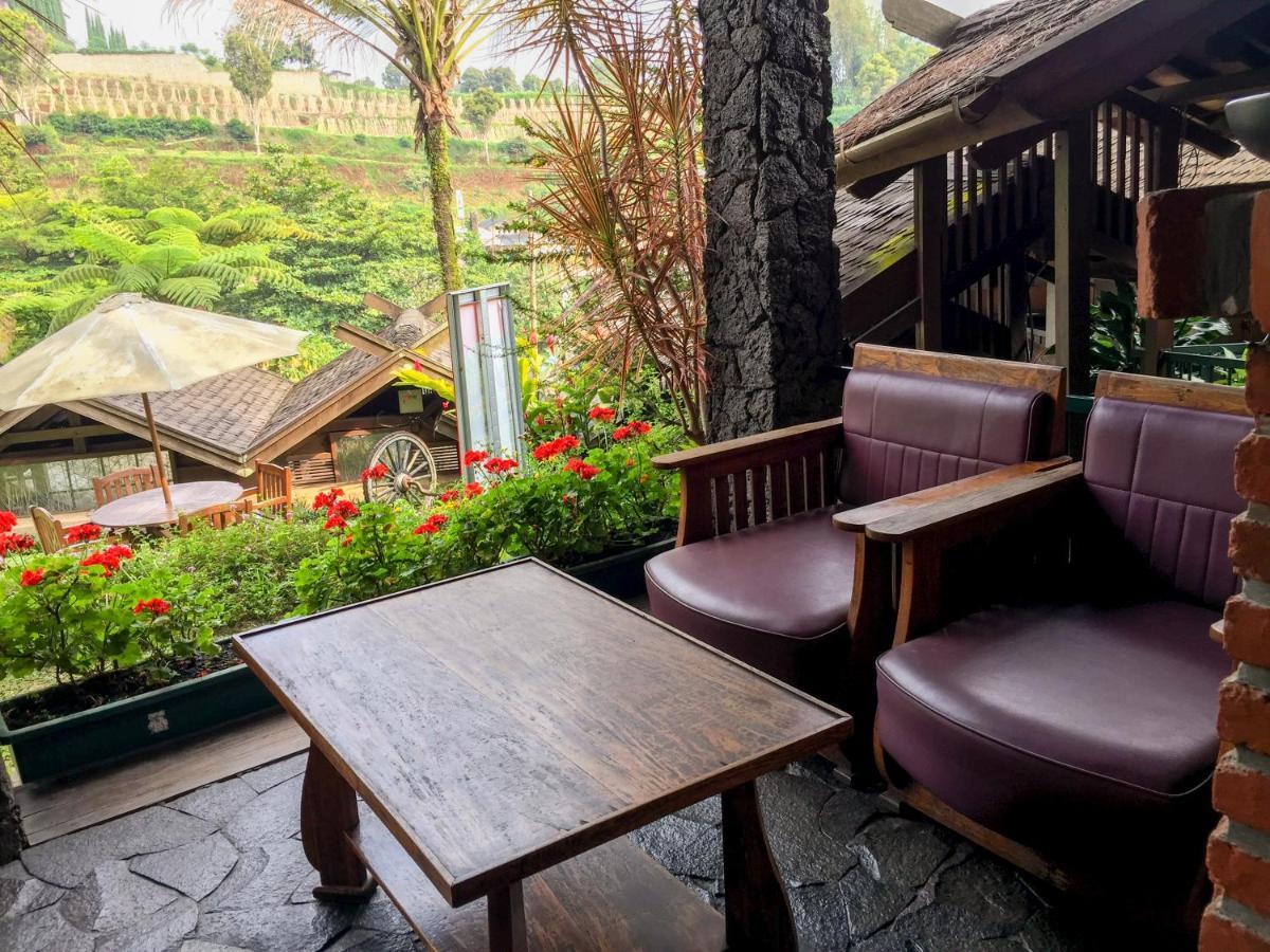 Rumah Stroberi Organic Farm & Family Lodge Лембанг Экстерьер фото