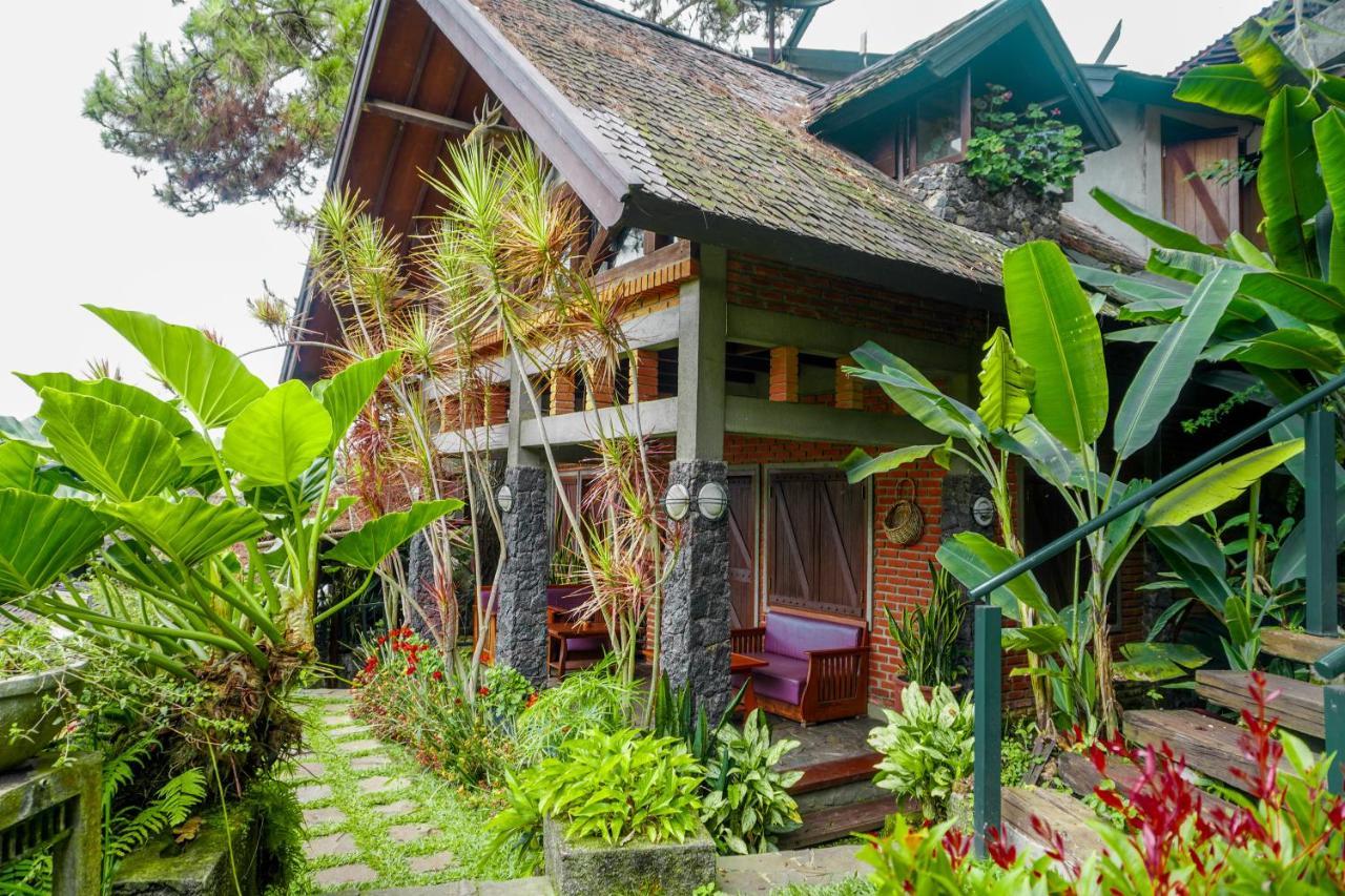 Rumah Stroberi Organic Farm & Family Lodge Лембанг Экстерьер фото