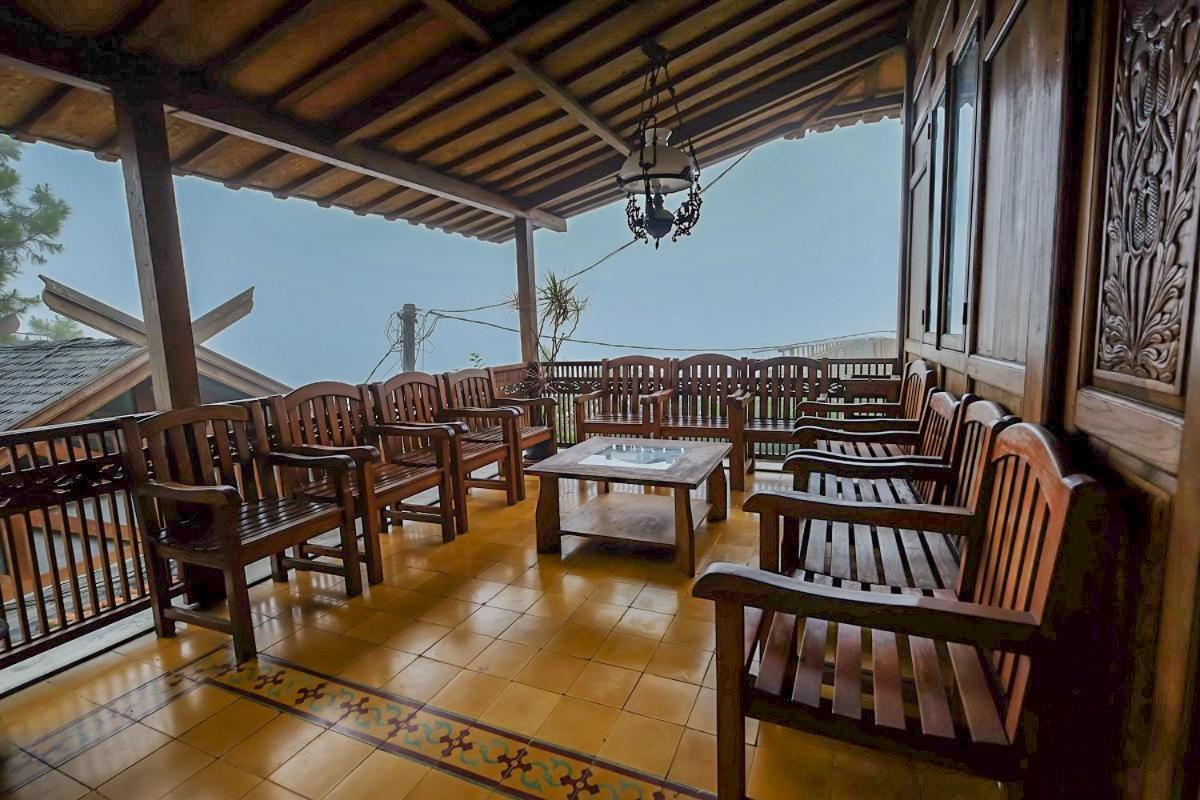 Rumah Stroberi Organic Farm & Family Lodge Лембанг Экстерьер фото