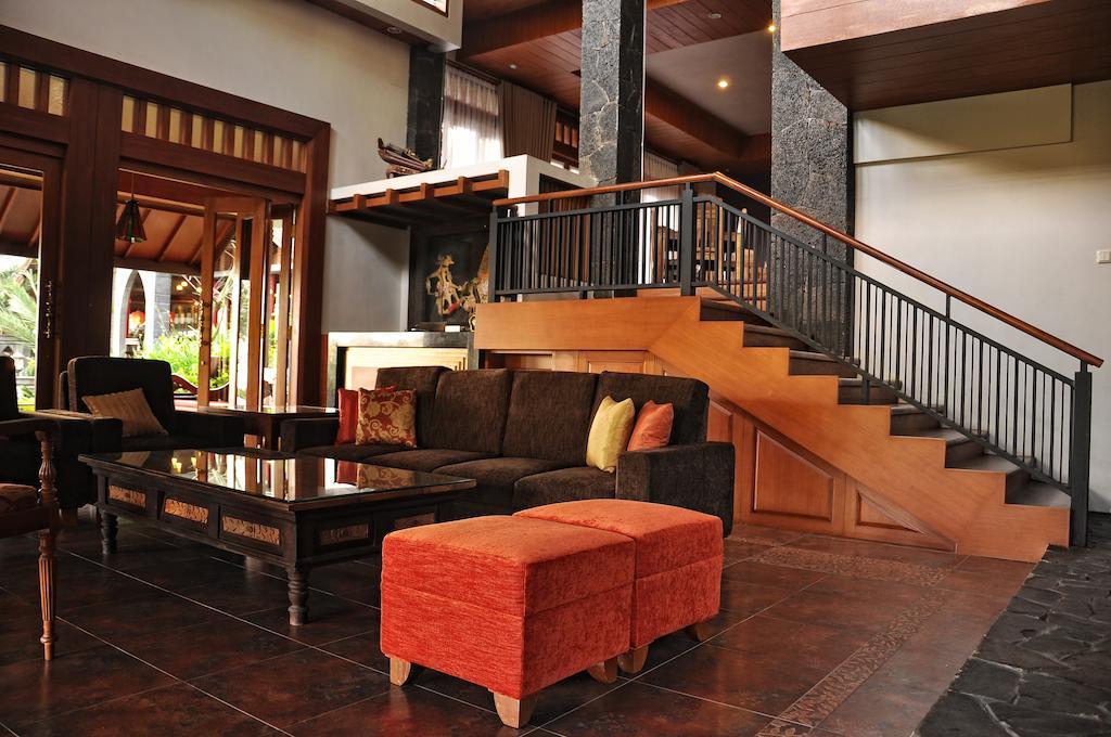 Rumah Stroberi Organic Farm & Family Lodge Лембанг Экстерьер фото