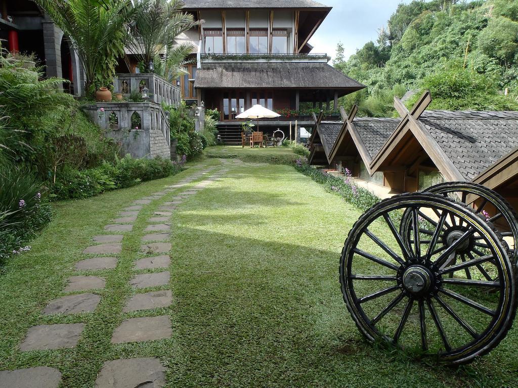 Rumah Stroberi Organic Farm & Family Lodge Лембанг Экстерьер фото